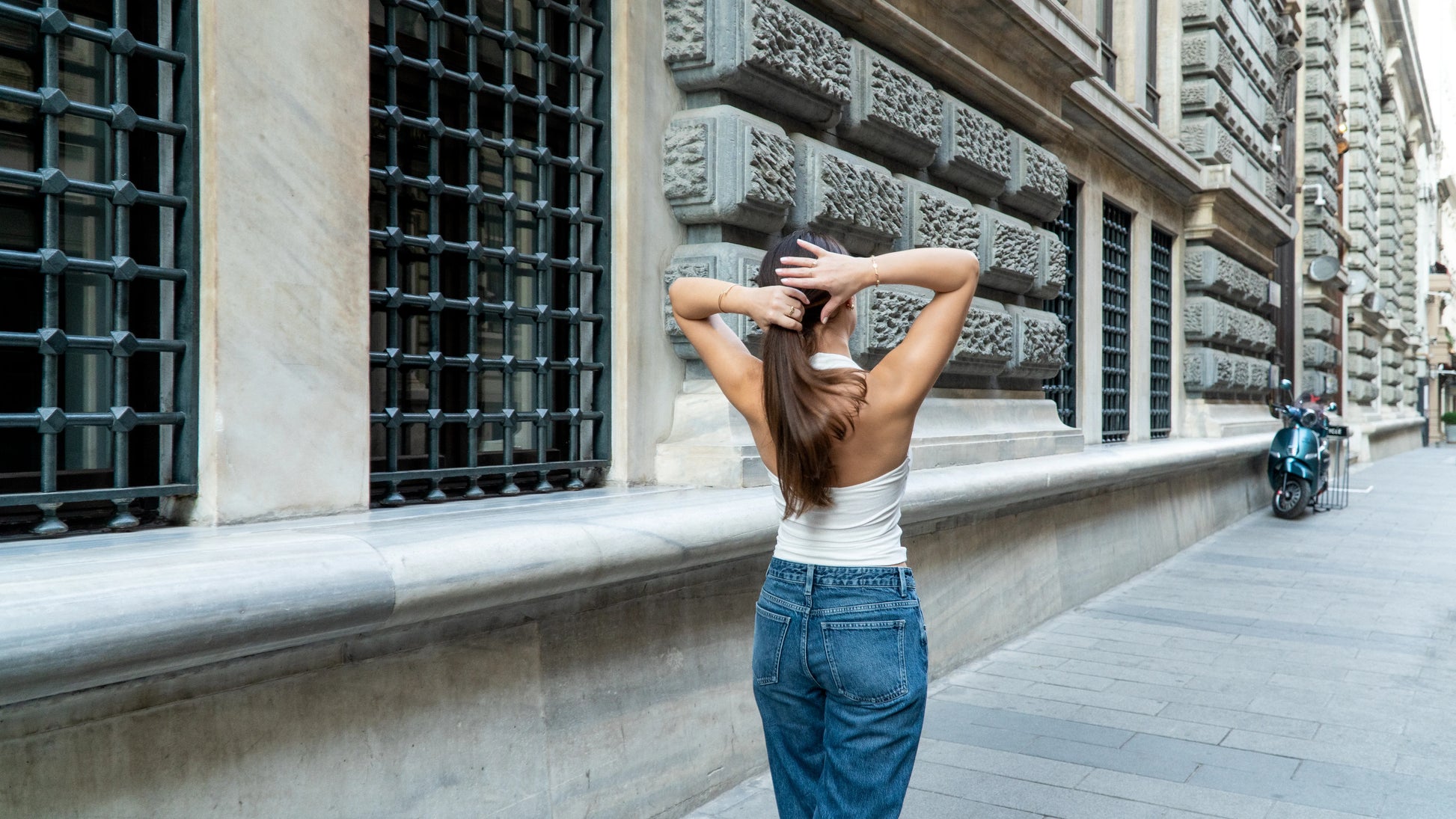 ⁠Soft Curve Tank